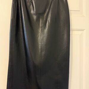 Wilfred Sleek Black Midi Skirt
